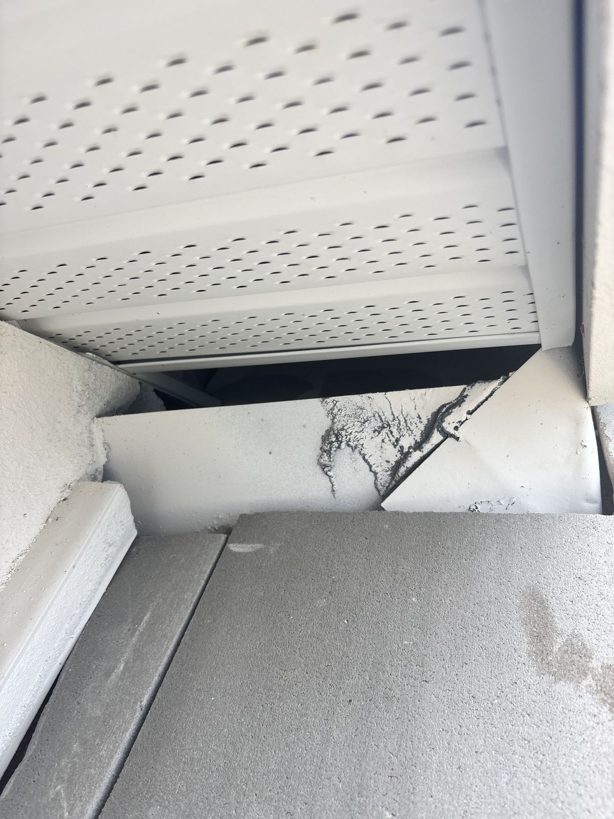 Gap left above roof flashing on original builder installation